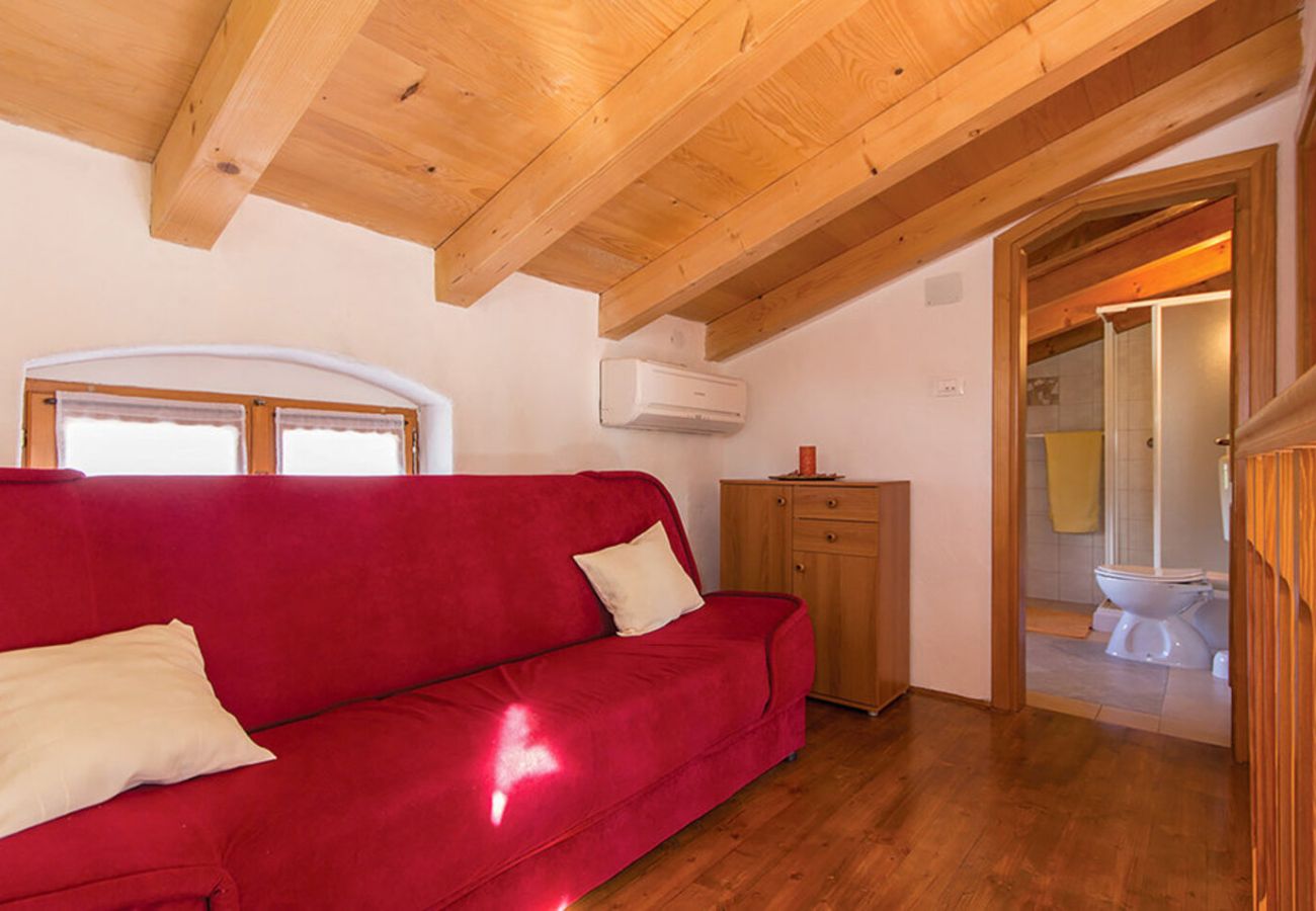 Вилла на Divšici - Villa Boduleri for 9 people in Central Istria with private pool & children playground 