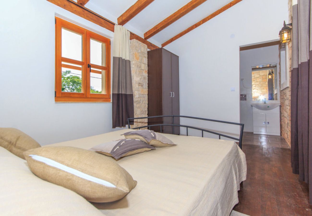 Вилла на Divšici - Villa Boduleri for 9 people in Central Istria with private pool & children playground 