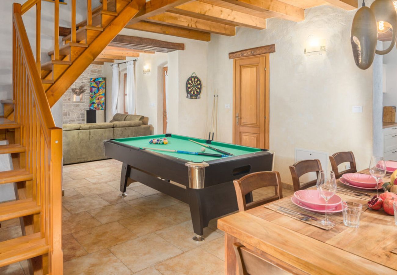 Вилла на Divšici - Villa Boduleri for 9 people in Central Istria with private pool & children playground 