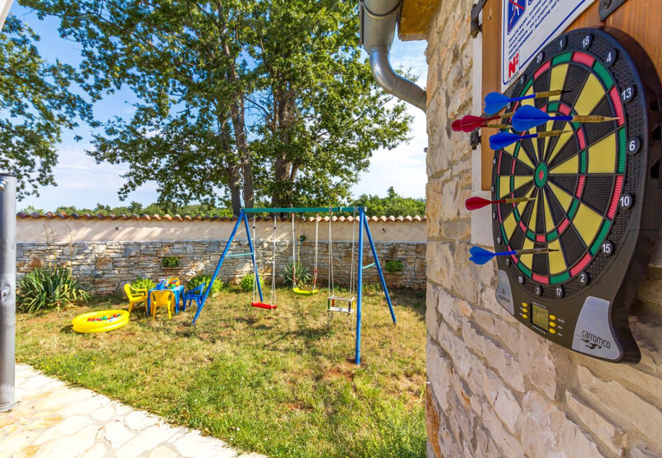 Вилла на Divšici - Villa Boduleri for 9 people in Central Istria with private pool & children playground 