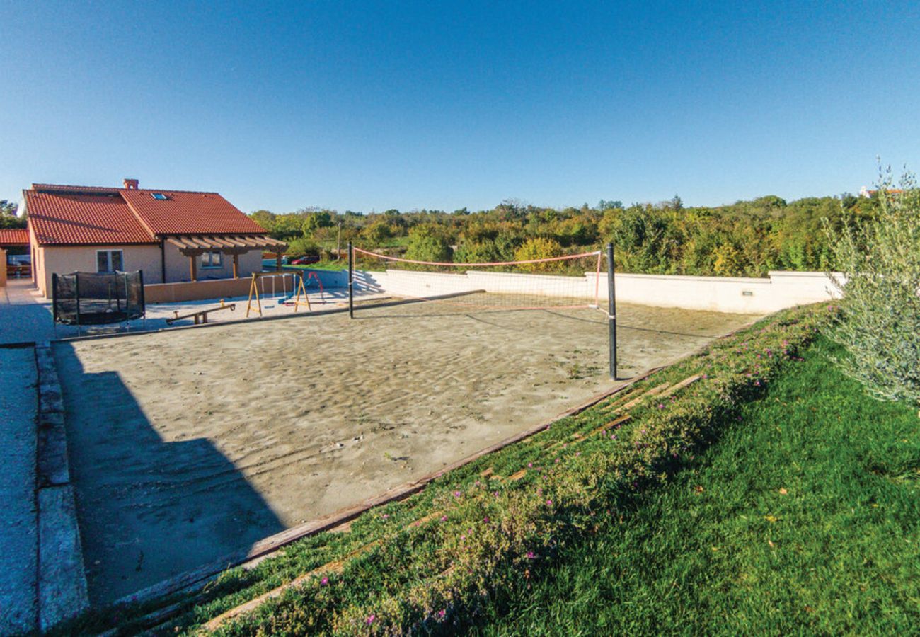 Вилла на Filipana - Casa Filipana for 8 people near Pula with volleyball pitch and private pool