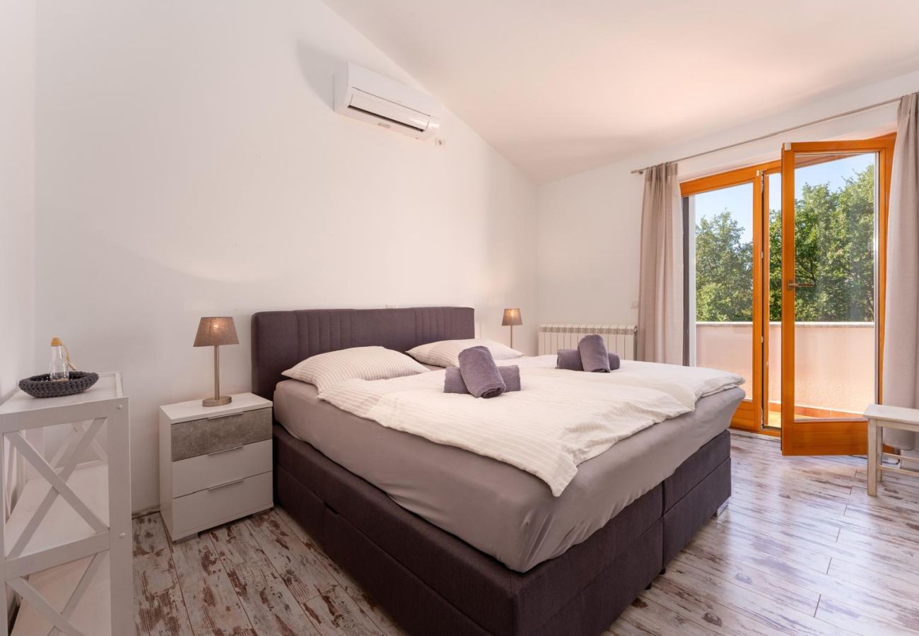 Вилла на Kontešici - Villa Emely for 8 people near Poreč with heated pool & jacuzzi