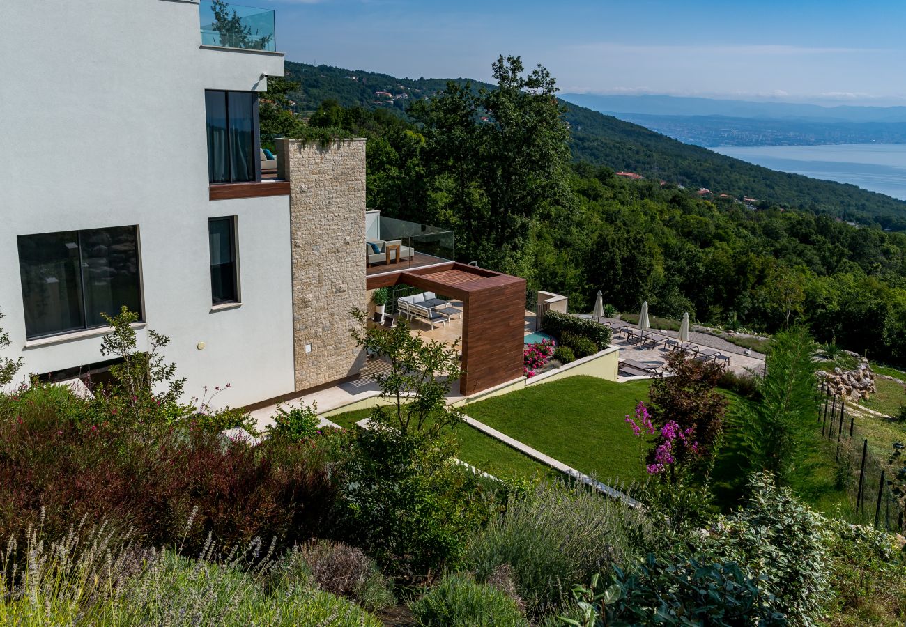 Вилла на Poljane - Luxury Villa AltaVista for 8 people with wellness, private mini golf court & amazing sea view