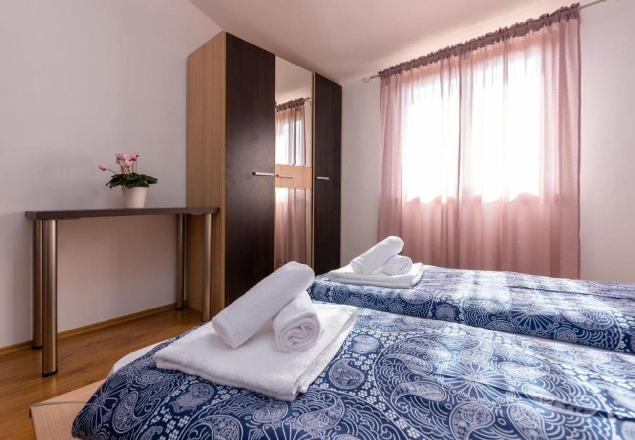 Вилла на Porec - Villa Mia & Iva for 6 people near Poreč with private pool and pet friendly